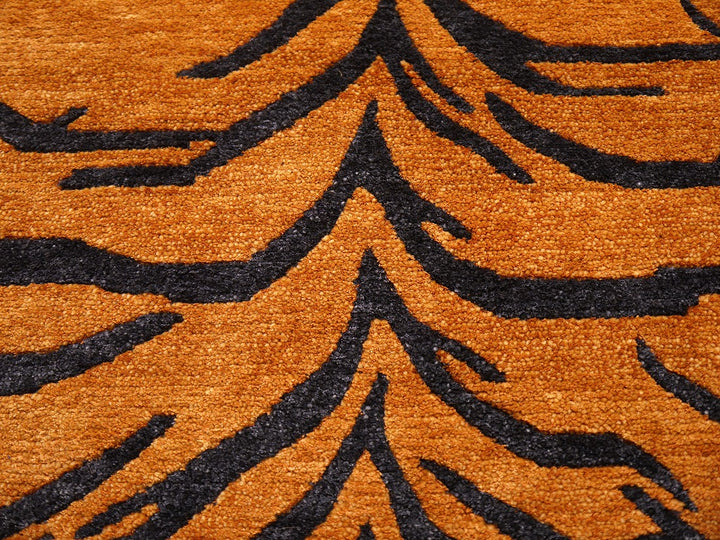 Tibetan rug Tiger 6 x 3 ft silk wool hand-knotted. Very fine quality "Elegance" 66% silk 34% Wool, Djoharian Collection 16469