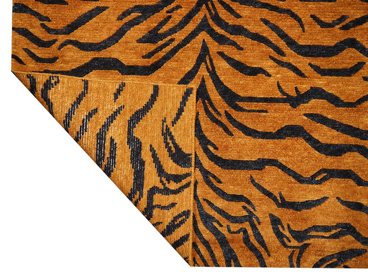 Tibetan rug Tiger 6 x 3 ft silk wool hand-knotted. Very fine quality "Elegance" 66% silk 34% Wool, Djoharian Collection 16469