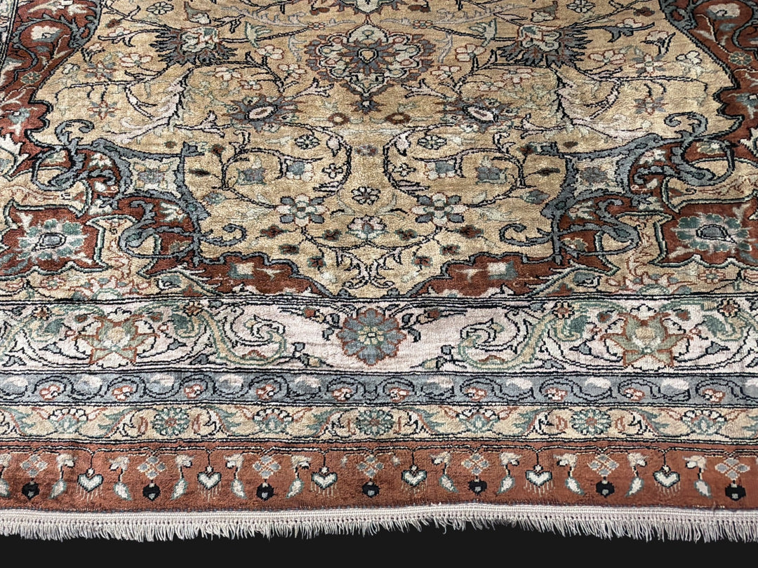 Tappeto in seta Hereke Medaglione Oro 170 × 122 cm | 16600