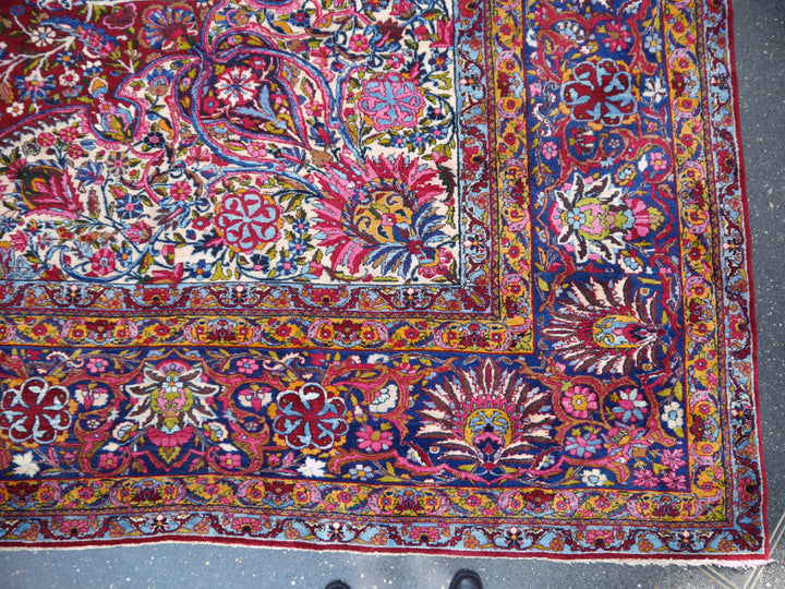 Antique Kirman Yazd palace rug 22.3 x 15.4 ft 680 x 470 cm hand-knotted
Rare and fine palace rug Kirman Yazd oversized carpet in large format and excellent condition. TOP piece. Djoharian Collection