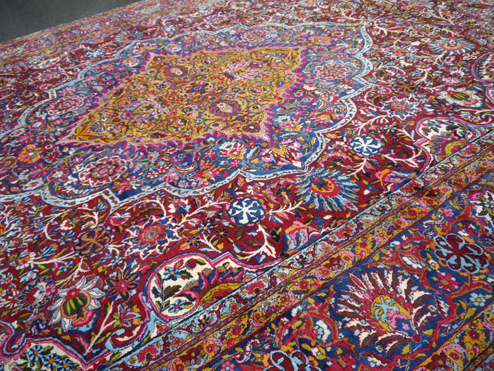 Antique Kirman Yazd palace rug 22.3 x 15.4 ft 680 x 470 cm hand-knotted
Rare and fine palace rug Kirman Yazd oversized carpet in large format and excellent condition. TOP piece. Djoharian Collection