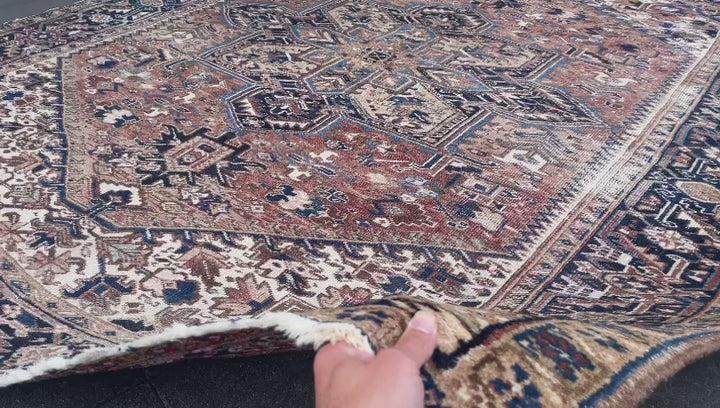 <h1 class="wt-text-body-01 wt-line-height-tight wt-break-word wt-mt-xs-1" data-buy-box-listing-title="true">Vintage Heriz Rug Muted 8´x10´ 305 x 250 cm hand knotted</h1> <h2><span>Antique muted Heriz Azeri vintage rug&nbsp; - Beautiful interior design rug.</span></h2> Djoharian Collection