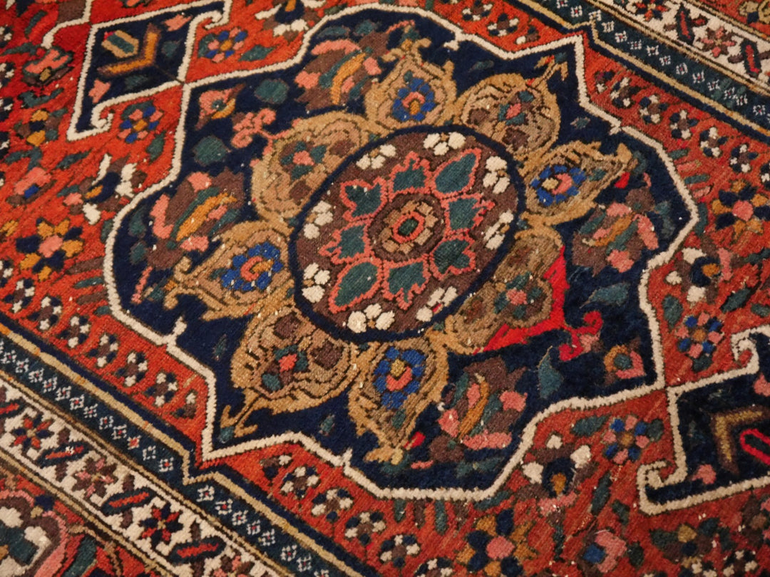 Bakhitar rug vintage 6.7 x 4.4 ft