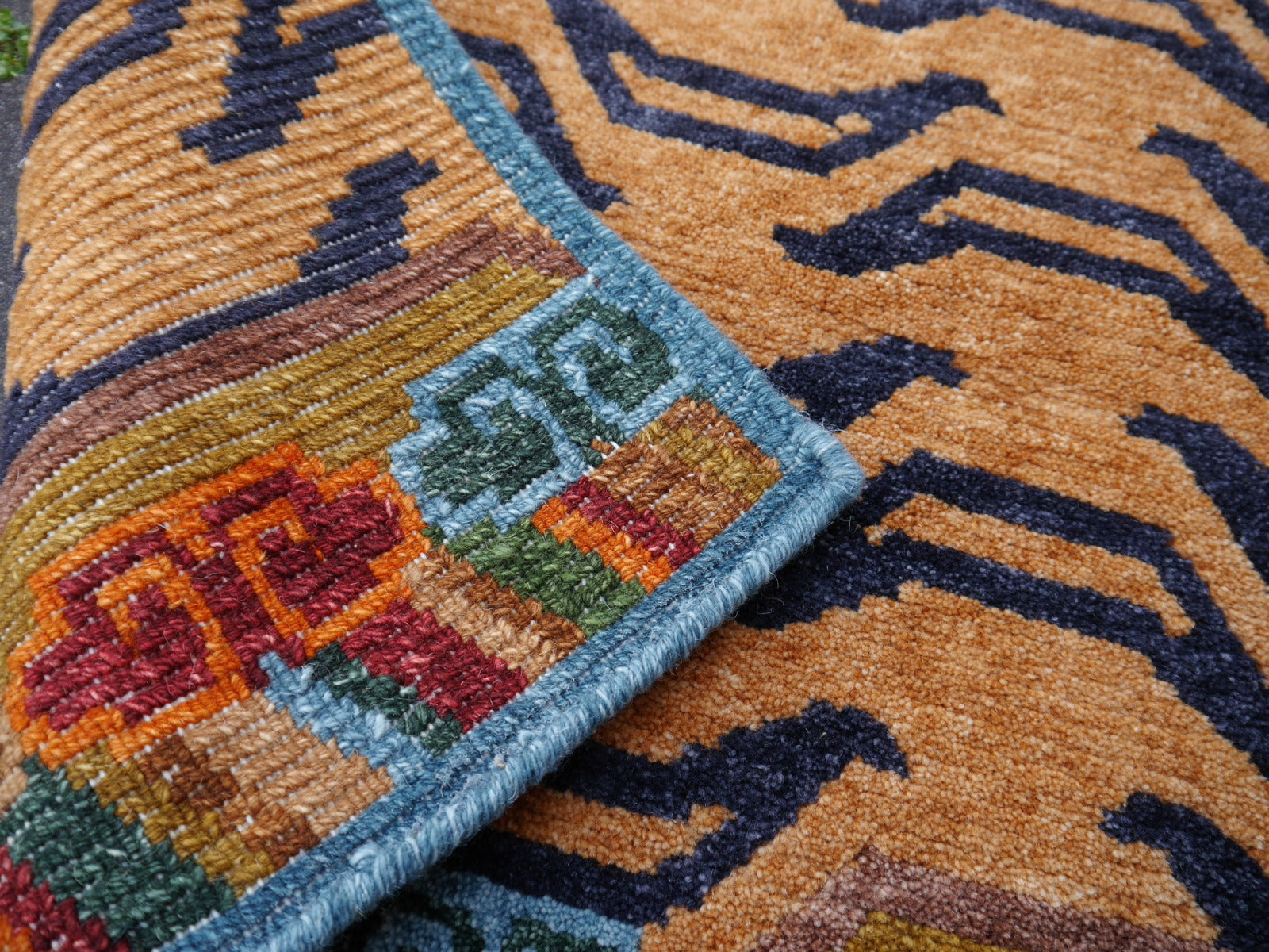 洋書 The Tiger Rugs of Tibet 16086 Tibetan Tiger Rug 6 x 3 ft hand knotted - Djoharian